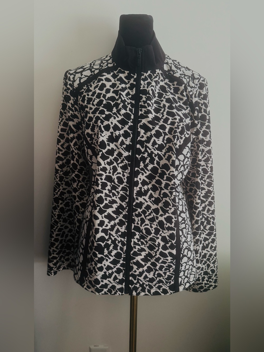 Zenergy Neema Piped Printed Jacket. Size 1 NWT